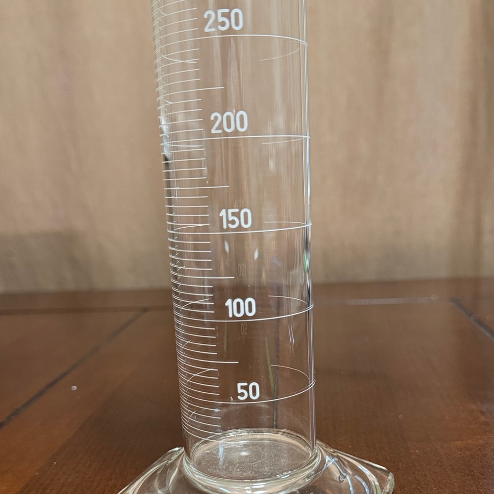 Pyrex Graduated Cylinder - Picture 4 of 5